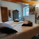 Angela 3*